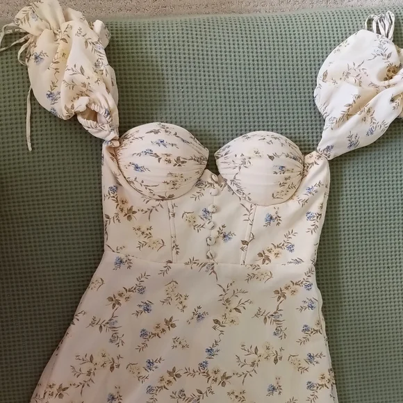 Adeirlina her Charlotte midi dress - Picture 3 of 6